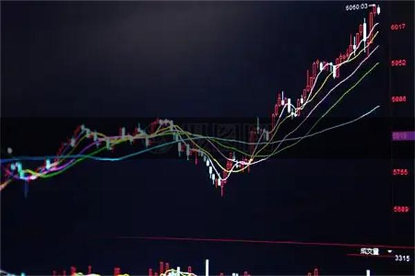 配资世家网 逃离人海!在红墙黄瓦间，我竟然一秒穿越了?
